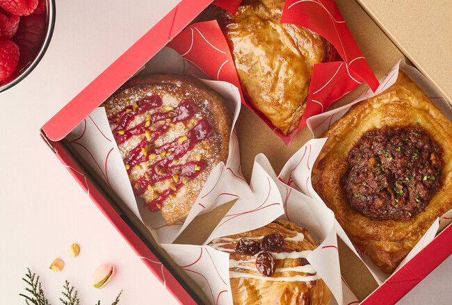 【ホリデー限定】サクサク詰まった“赤い箱”でテーブルを華やかに！パーティーでシェア！RINGO「ホリデーセット」が登場