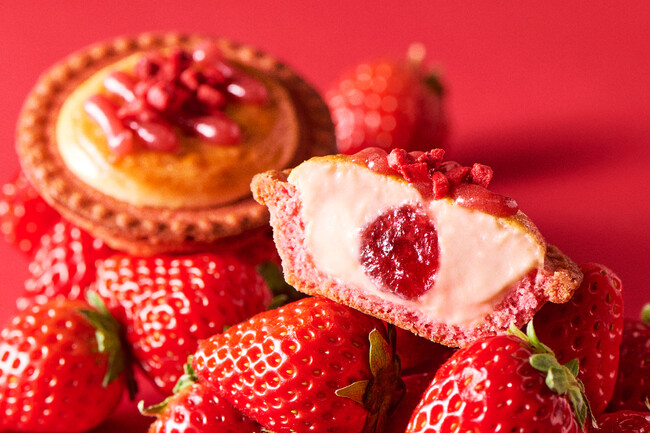 【毎年人気】BAKEの苺がアップデートして今年も登場！福岡県産「あまおう」たっぷりの “濃苺”♪ 果肉感たっぷり「焼きたてタルト 濃苺チーズ」