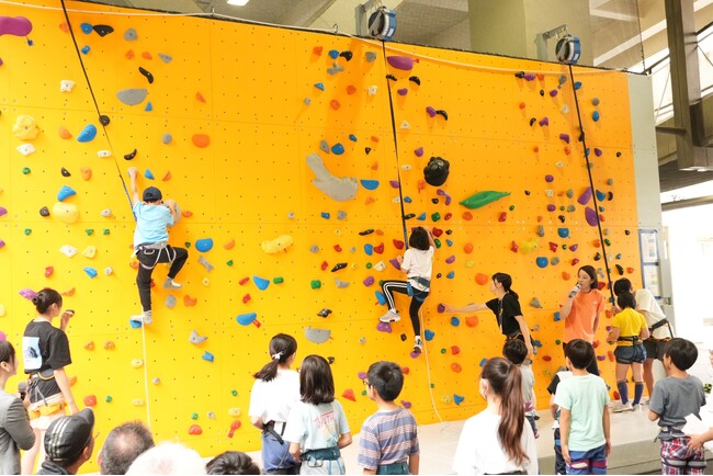 港区初！区立高松中学校にボルダリングウォールが完成！