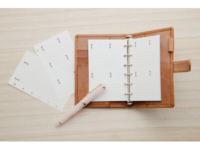 自分の“好き”を集める辞書ノート「Jishoru」がシステム手帳へバージョン展開持ち運びやすくカスタマイズできるリフィル「Jishoru mini」が新登場