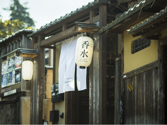 世界遺産・清水寺へと続く石畳の坂道にある伝統的建造物に「MY ONLY FRAGRANCE 産寧坂店」オープン