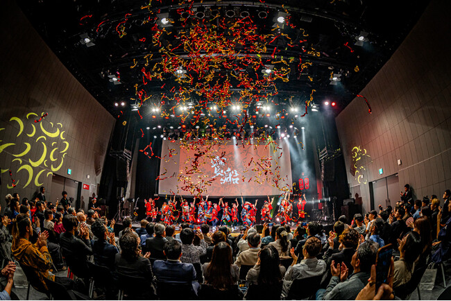 NEO阿波踊り集団「寶船」、結成30周年記念の祝賀会とライブが大盛況で幕。新連長に米澤渉が就任、創設者・米澤曜は会長に。