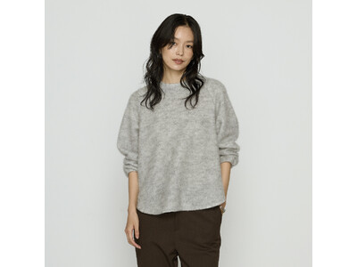 希少な編み機から生まれる、“ふんわり軽やか”なアルパカジャージー「K.T KIYOKO TAKASE」人気素材が新色で再登場