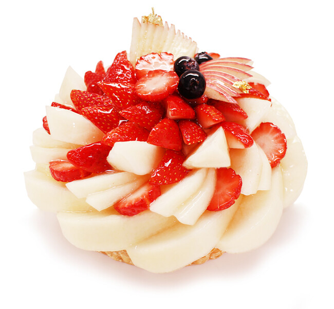 【カフェコムサ】天高く舞い上がる丹頂鶴をフルーツで表現 2026年 新春のケーキ ~いちごと洋梨のケーキ~