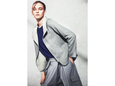 家の中でもお出かけでも素敵に！リラックス感ときちんと感が合わさるリバーシブルニットパーカ