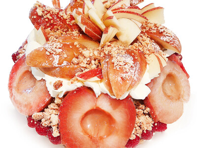 旬のりんごをパティシエの技で美しいケーキに！カフェコムサの「りんごフェア」