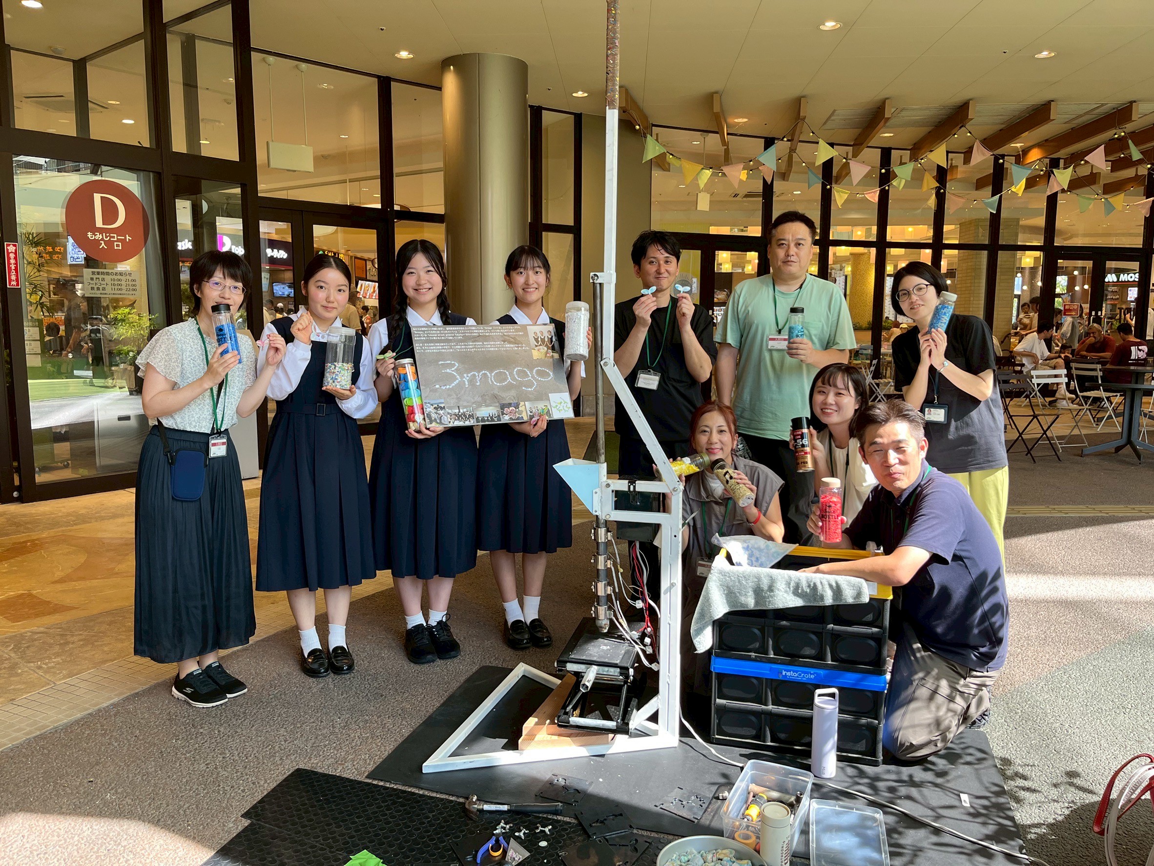 福岡雙葉高校の生徒チーム「3mago」が企画・運営ペットボトルキャップをアップサイクルして“Futabaのキーホルダー”に