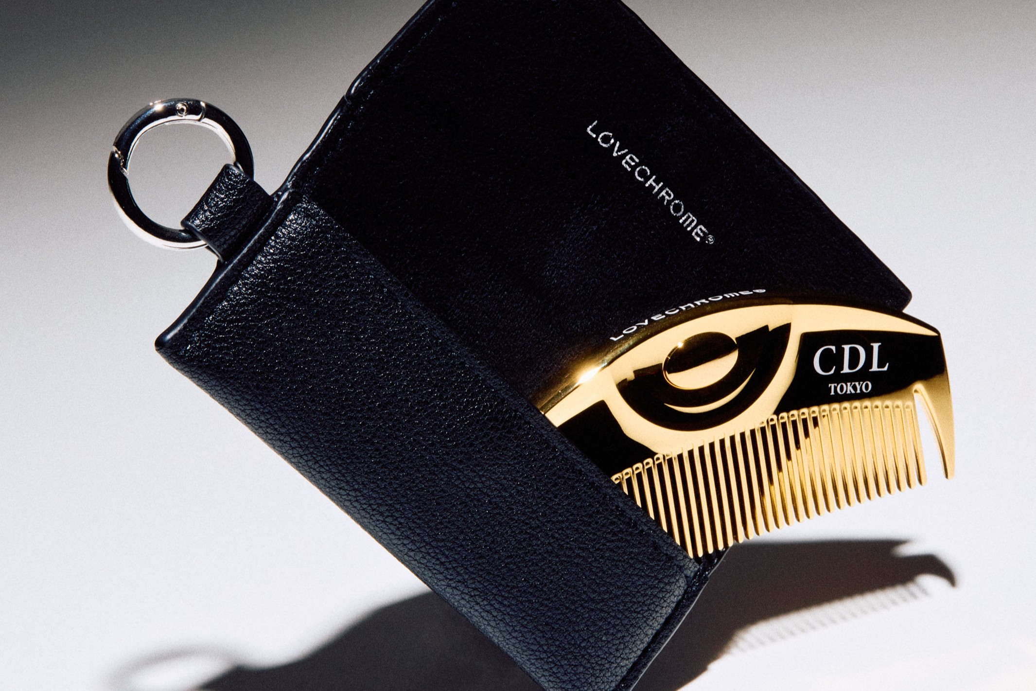 CDL TOKYOより、LOVECHROMEコラボ第二弾となる限定コームが登場。月光のように輝く限定モデル、CDL TOKYO公式ショップで2/6(金)より販売開始。