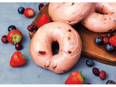 BAGEL & BAGEL から新商品が登場！３種のベリーをごろっと練り込んだ「トリプルベリー」ベーグルを期間限定で販売します