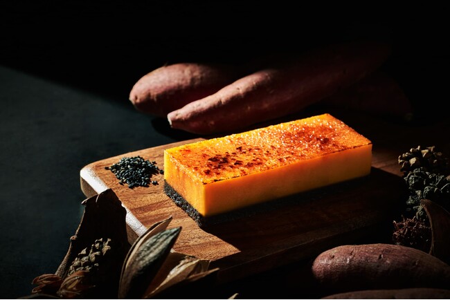 【秋限定スイーツ】ほっくり甘い贅沢を楽しむ “安納芋と黒ごまの和風ショコラテリーヌ” 9/26新発売