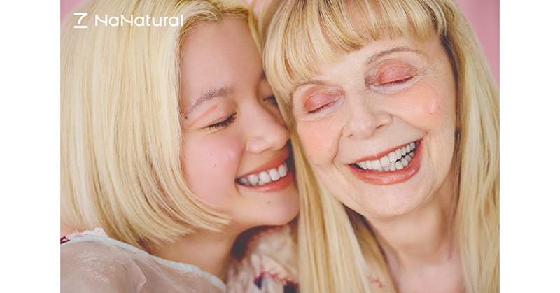 ナナチュラルがフォトグラファー花盛友里氏とコラボ。ヴィーガン仕様カラースティックの新色「N04わたし」を2月6日（木）に発売。