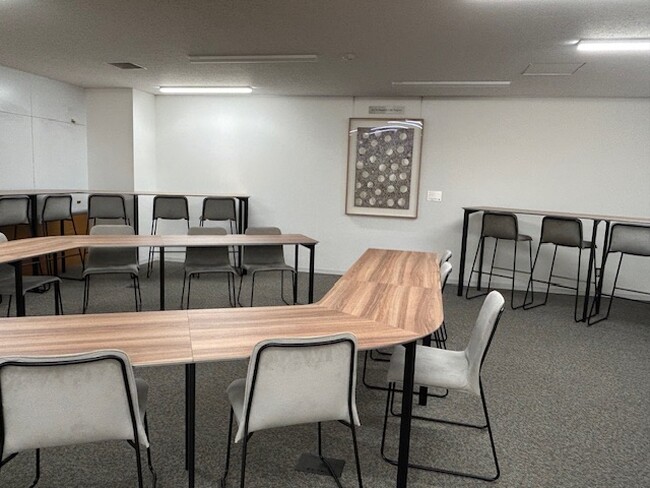 プレスリリース「学生の日常に、アートという新たな視点を！NII日本情報産業が上智大学 四谷キャンパス内に人気現代美術作家・風能奈々による作品「雹を集める」の展示を開始。」のイメージ画像