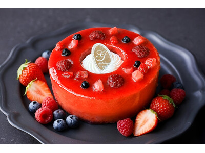 【いちごの日に新登場】ストロベリー・ラズベリー・ブルーベリーで“3倍”の幸せ！3種の欲張りベリーバウムが誕生