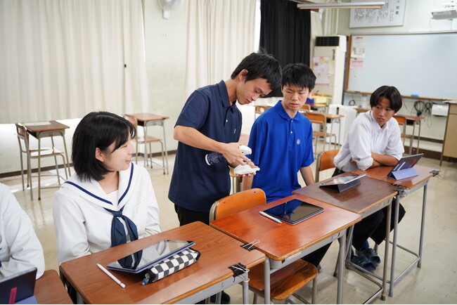 カメムシ対策で悩む教育現場への助けを、対策アイテムで協力　　株式会社E-Surf、岐阜県立吉城高等学校へカメムシラボを寄贈