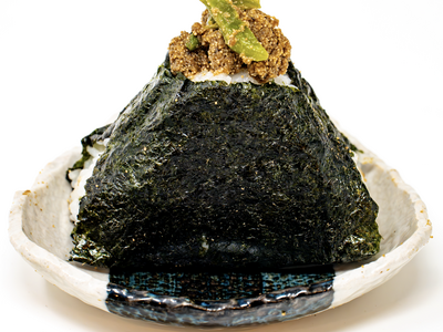 ミシュランスターシェフの手作りおむすび第二弾！「秋の味覚をたっぷりと！子持ち鮎山椒煮と万願寺のおむすび」...