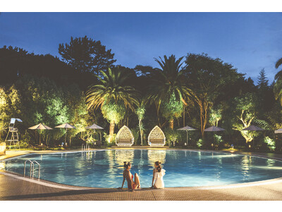 魅惑のナイトプール、いよいよ明日予約開始！幻想的な光に包まれて夢心地のひとときを！