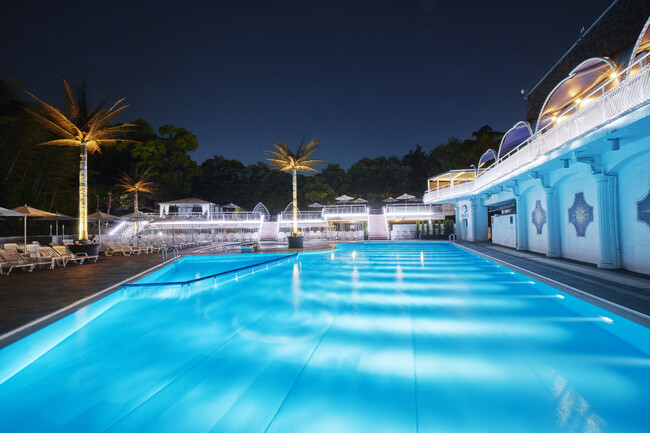 極上の音楽と光が溶け合う夜。“真の大人の遊び場”「ミッドナイトプール」が8/1（金）よりオープン！