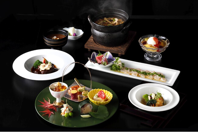 この至福の香り、味わいもあとひと月。松茸会席で今だけの贅沢を。