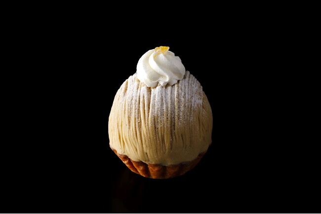 本日から会場限定！ピエール・エルメ・パリとのコラボレーションスイーツを限定発売。