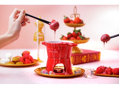 元祖いちごビュッフェに、乙女心をくすぐるピンクのチョコレートフォンデュが新登場！