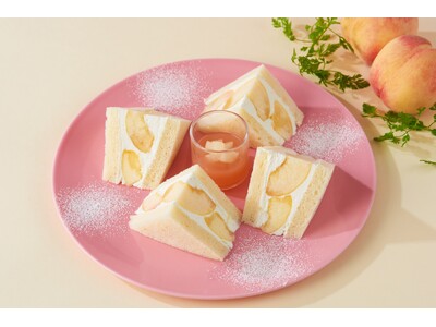 じゅわっと広がる果汁がたまらない！桃を“まるごと1個”使用した、夏の贅沢サンドウィッチが今年も登場