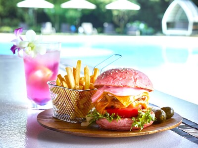 ソロ活からシェアまで！夏のプールサイドを彩る「シーンで選べる」4つのバケーショングルメ登場