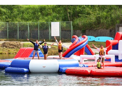 標高930mの避暑地でスリル満点の「水遊び」を楽しむ！ウォーターアスレチック「ざっばーーんMINEYAM...