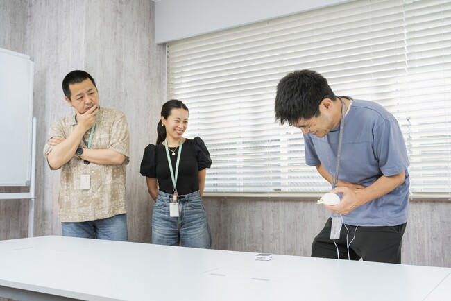 全国初のコラボ体験。生理用品ディスペンサー × 生理痛体験。見えない痛みに気づき、思いやりを育てる。