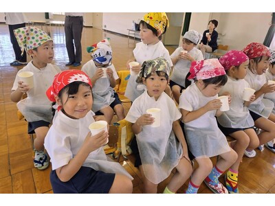泉大津市内の認定こども園で“出汁”から始める給食調理体験