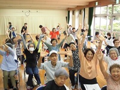 新たな交流の場を創出！～懐かしの給食体験でシニアが「いきいき」と輝く新事業～