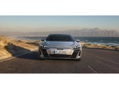 世界最高峰のモータースポーツ観戦と北イタリア絶景ツーリングを堪能。欧州を巡る特別ツアー「Audi Gra...