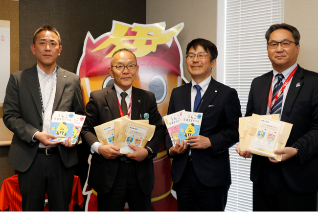 【愛媛県伊予市】「うんこ先生」と楽しく交通安全を学ぼう。子どもの交通事故ゼロを目指して　ETPグループ（愛媛トヨタ・愛媛トヨペット）から「交通安全ドリル」が寄贈されました