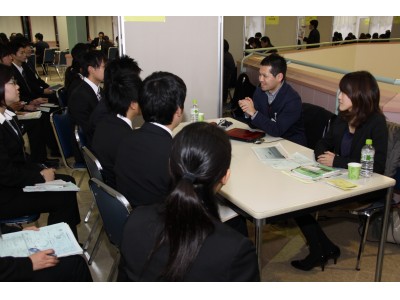 麗澤大学　185社が参加「学内合同企業説明会」を実施