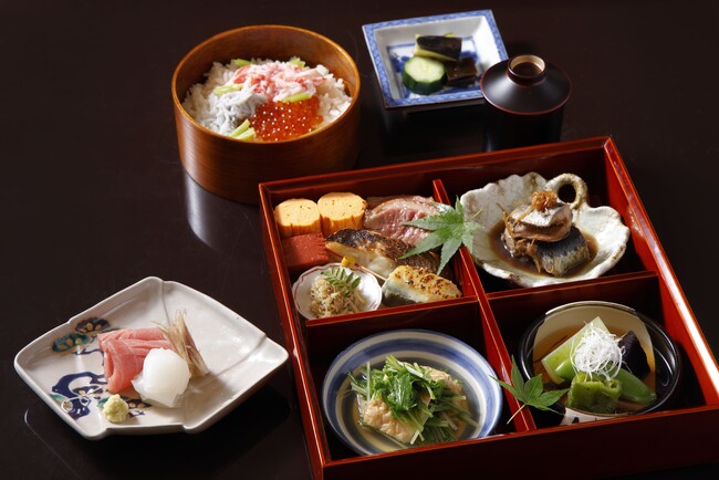 祇園「静水香」のランチに選べるおばんざい付きの松花堂ランチが新登場！日本酒の乾杯スパークリングもセットに。