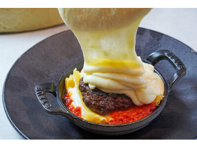 炎のチーズ演出×和牛ハンバーグ。伸びるチーズマッシュポテトのラザニアが登場【恵比寿CheeseTavernCASCINA 】