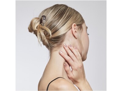 ＜THE HAIR BAR TOKYO＞から、アップスタイルに大活躍のトロピカル スパーリングコレクションが多数ラインナップを揃えて登場！梅雨時期に広がりやすい髪を輝きとともに涼やかなアレンジを。