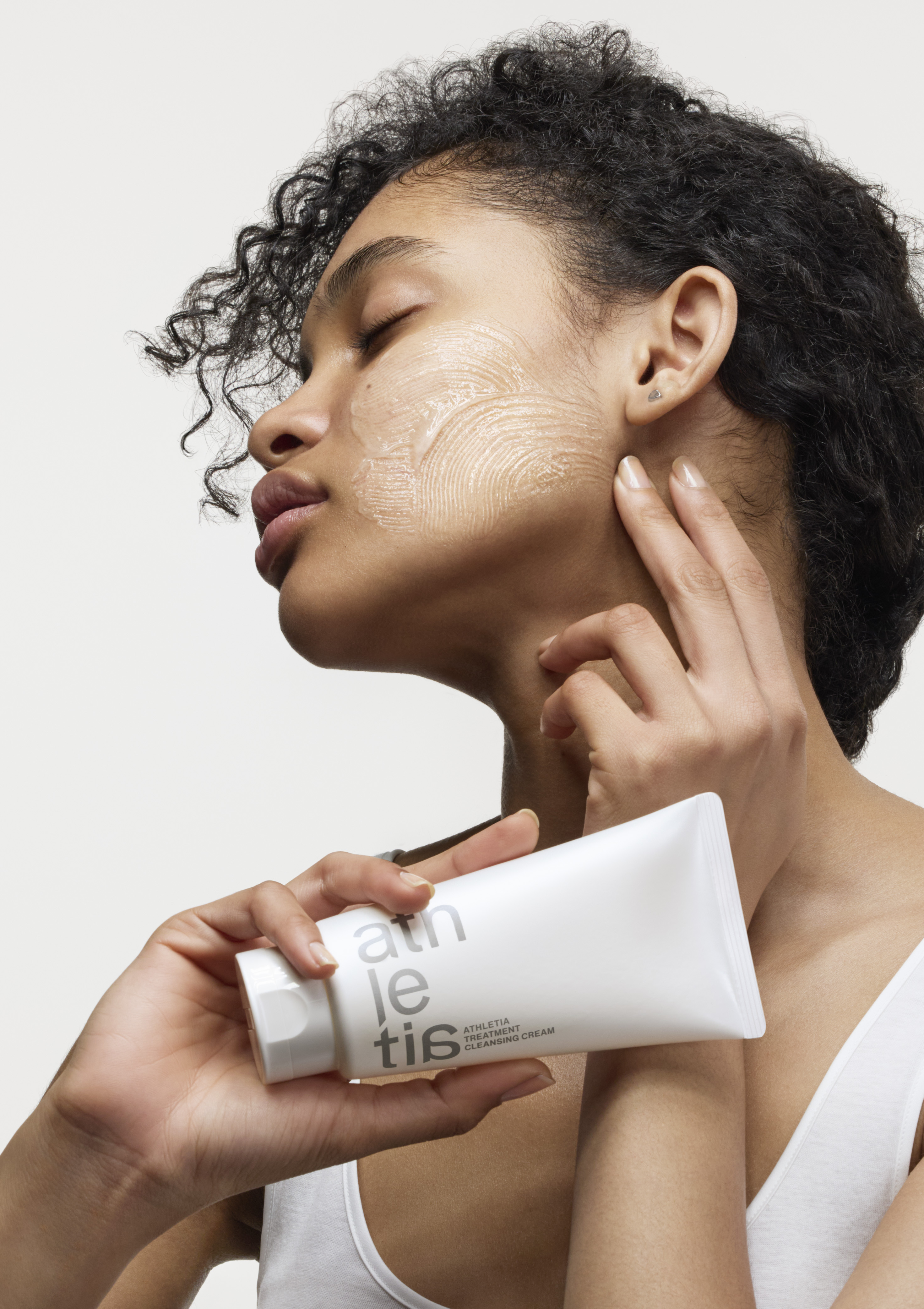 athletia＜アスレティア＞から、肌と心を解きほぐし、うるおい満ちる柔肌へ還る2 in 1 のクレンジング＆マッサージ クリーム登場。