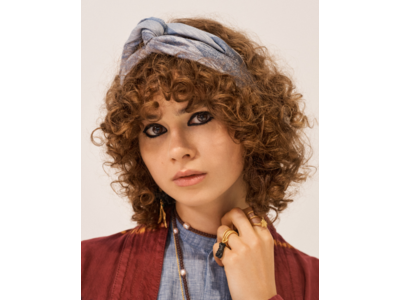 ブラックアイライナーで印象付けるパワフルなアイメイク 　