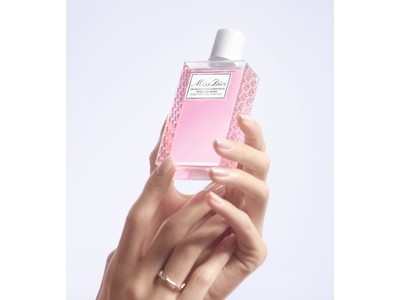 ニューノーマルの毎日に幸せな香りのひと時をもたらす「ミス ディオール ハンド ジェル」