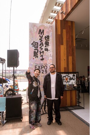 『世界のMUSASHI個展』フォトスポットにもなった書家のmoochanとのコラボレーション