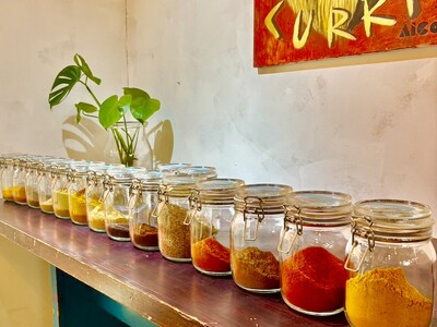 「“神戸の台所”から、スパイス文化を発信」東山商店街で“量り売り×カスタム”の新提案「食べる」から「持ち...