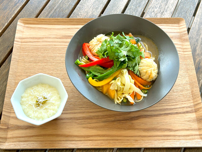 産学連携によって実現。「食×文化」を通じた国際交流の新たなかたち。トミオが運営するコテカフェと、千葉モードビジネス専門学校ネパール人留学生6名が、新メニューを共同開発。