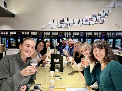 浅草の日本酒体験施設WASAKEが、海外団体顧客向けの日本酒体験プログラム6つをリニューアル。国際ウェル...