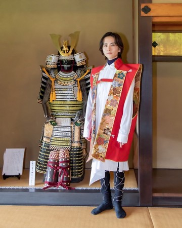 俳優・板垣李光人さんが松戸市「戸定邸」を訪問！ - Vimarsana News