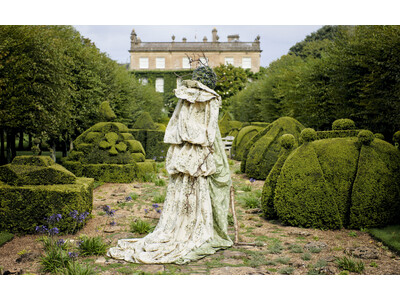チャールズ国王が育んだ庭園をテーマにしたコレクション「Highgrove by Sanderson」が登場