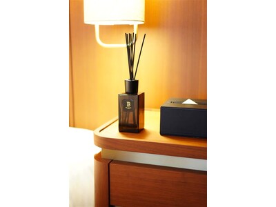 「旅の記憶を、香りで持ち帰る」THE BASICS FUKUOKA × セントカンパニー、オリジナルディフューザー『THE BASICS』を11月10日より販売開始」