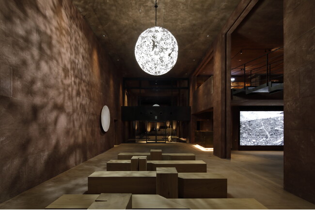 プレスリリース「”泊まれる美術館”を歩く。夕暮れのアートツアー×フェア観覧の贅沢体験」のイメージ画像