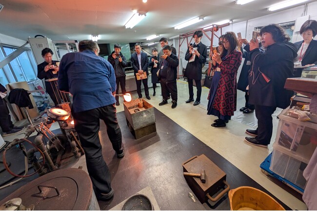 職人の手技を間近に見て、日本の伝統的ものづくりが学べる