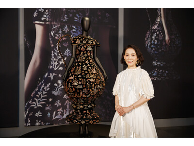宝物をファッションへ昇華！　特別展「正倉院 THE SHOW」にて篠原ともえさんが新作ドレスを披露
