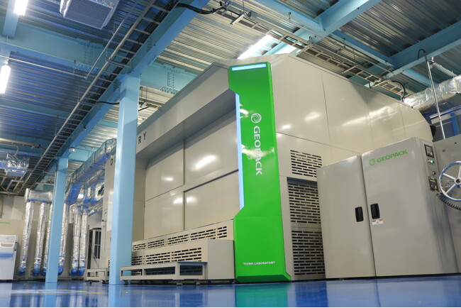 ジオパック、業界初「広幅紙対応・水性デジタル印刷機」を導入